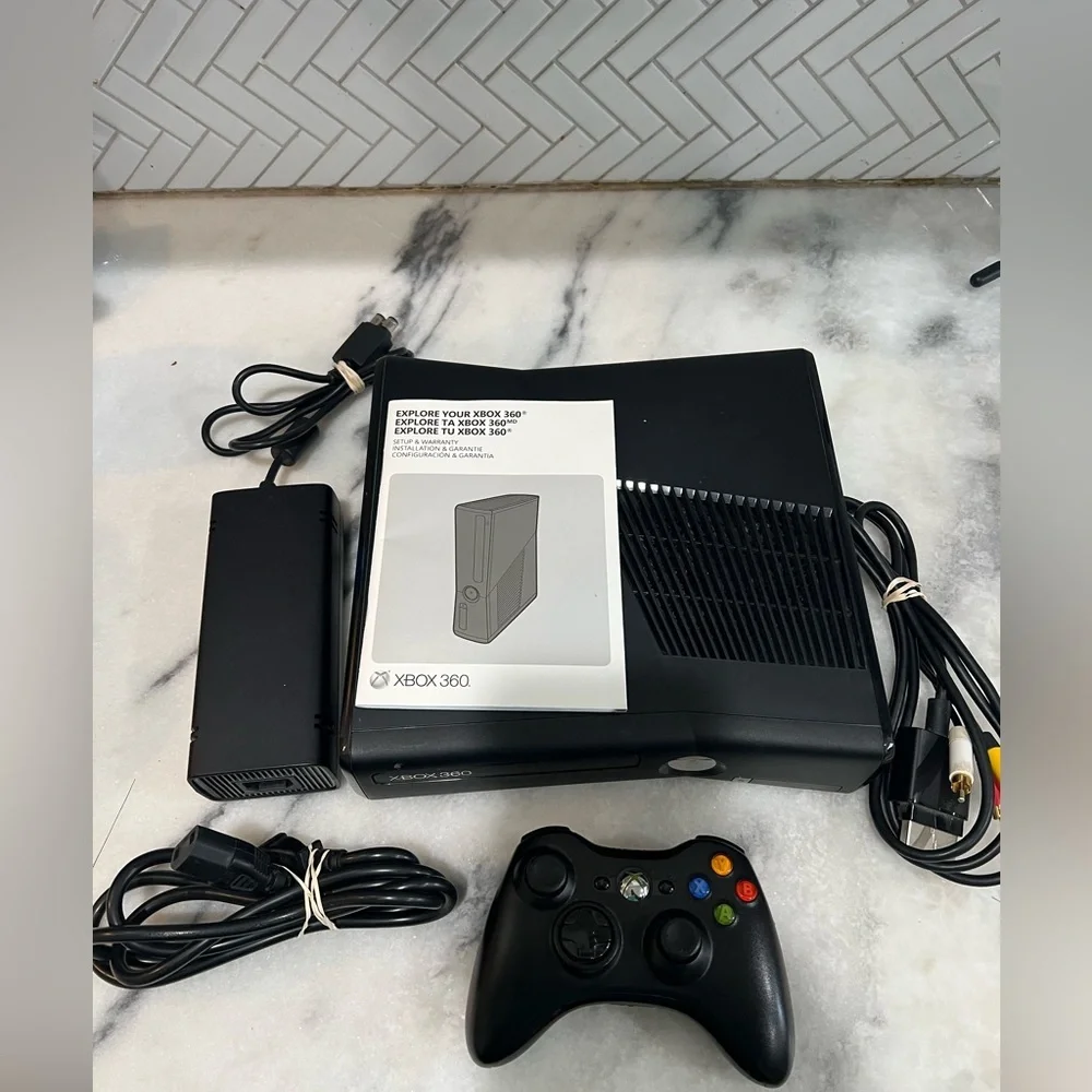 Microsoft Xbox 360 S 4GB Black Home Console - Model 1439